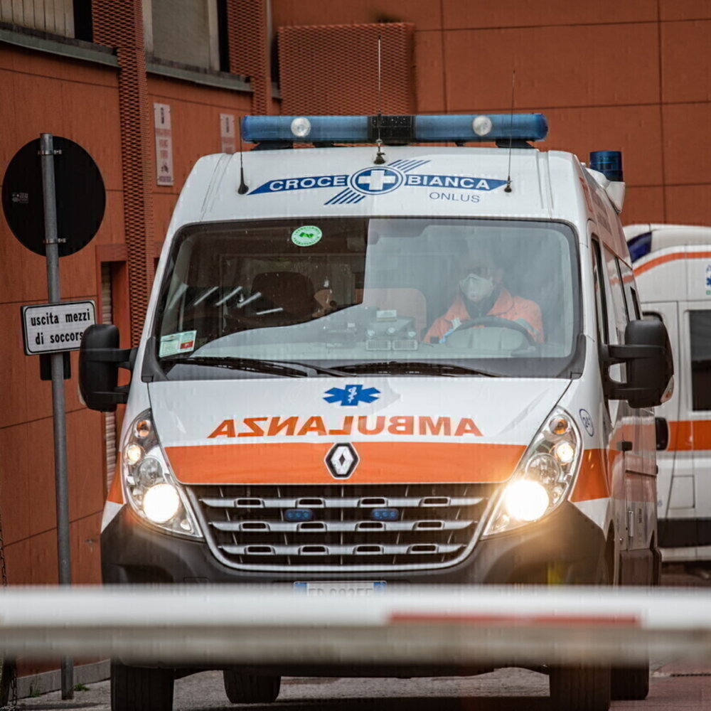 Tenta di gettare la madre dalla finestra a Catania, fermata 26enne per maltrattamenti