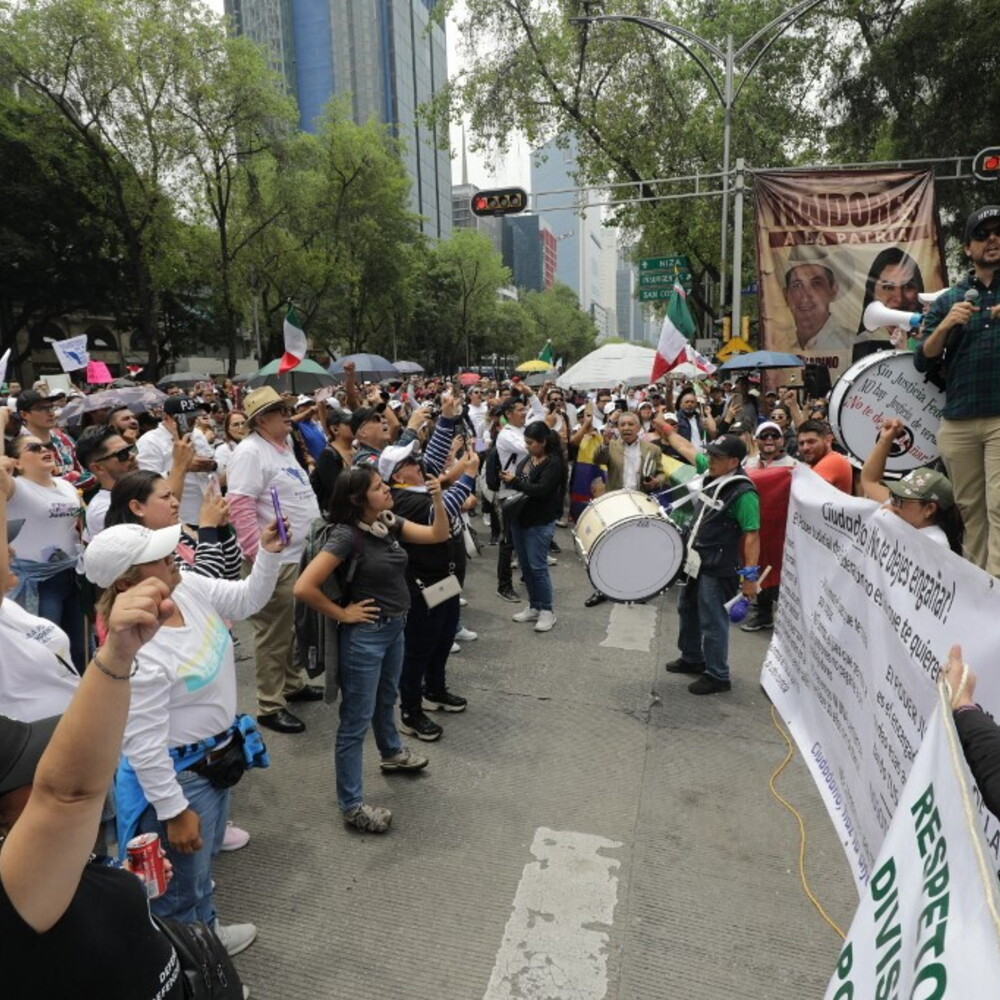 Irruzione di manifestanti in Senato sospende la riforma giudiziaria in Messico