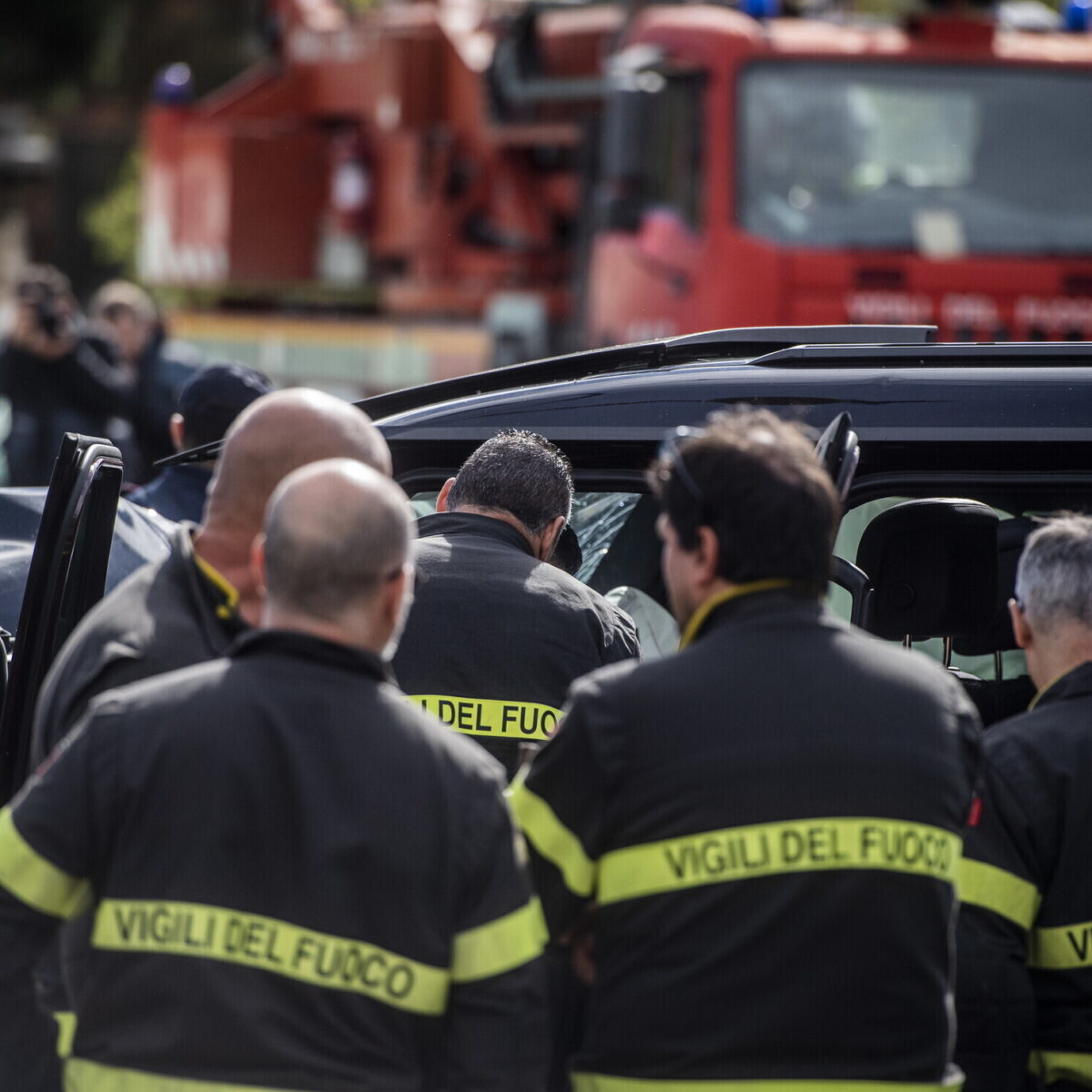 Donna barricata in casa con 6 bombole di gas minaccia esplosione a Marsala