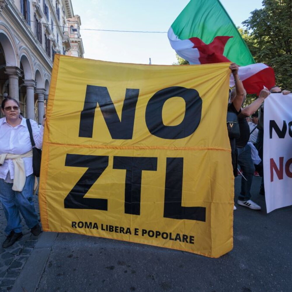 Lega chiede annullamento delibera Ztl fascia verde a Roma e manifesta contro divieti