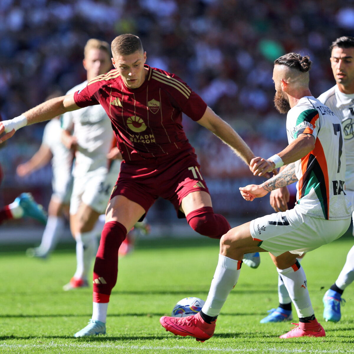 La Roma ribalta il Venezia per 2-1 all'Olimpico grazie ai gol di Cristante e Pisilli