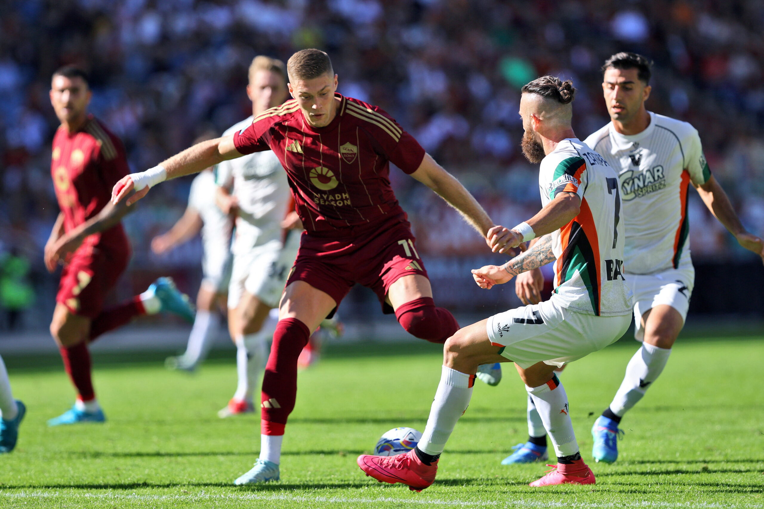 La Roma ribalta il Venezia per 2-1 all'Olimpico grazie ai gol di Cristante e Pisilli