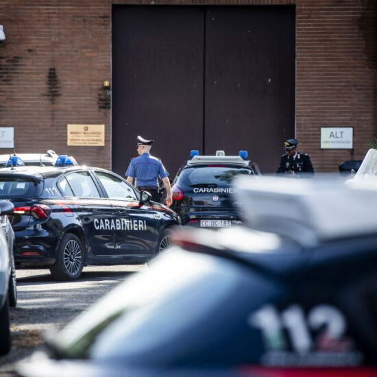 Sparatoria al mercato del pesce a Salerno, due morti e il killer si costituisce