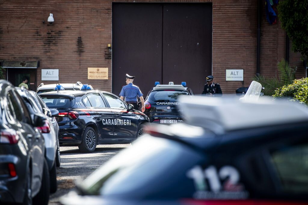 Sparatoria al mercato del pesce a Salerno, due morti e il killer si costituisce