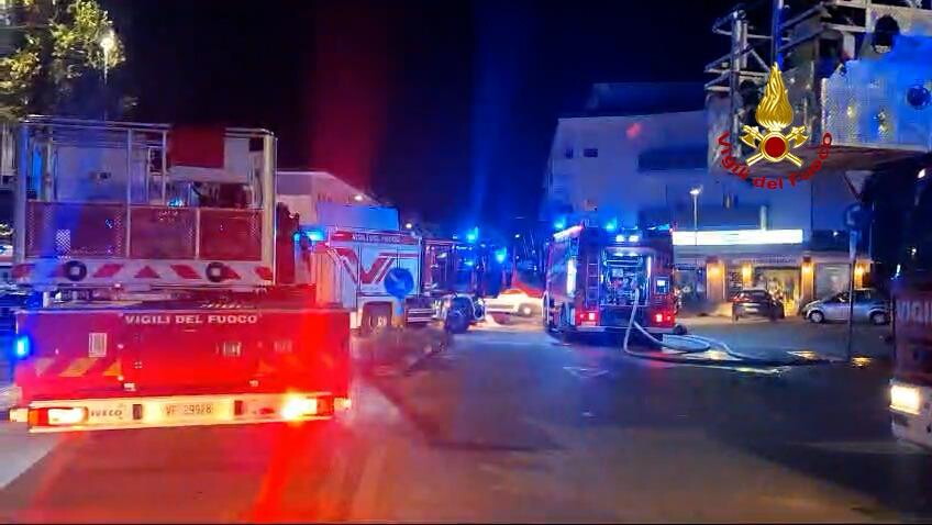 Incendio nell'hotel Alexander di Abano Terme, 45 persone intossicate ma nessun ferito