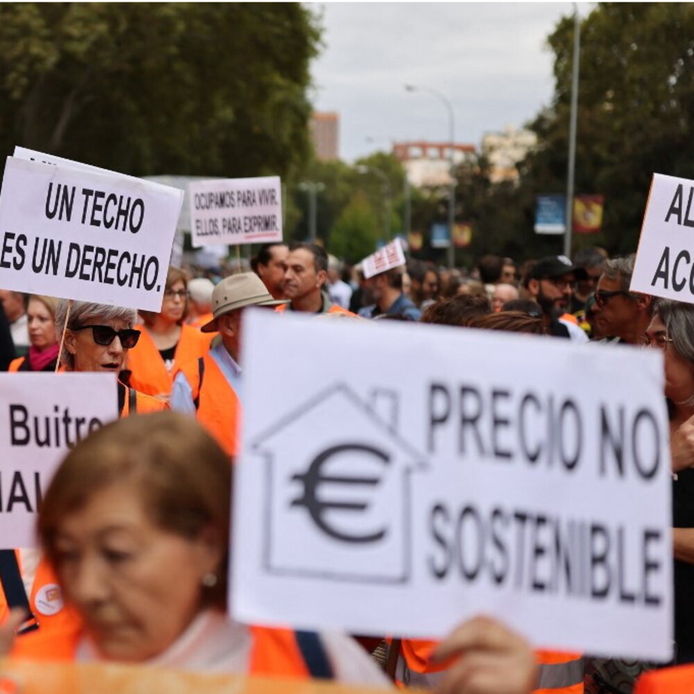 A Madrid i giovani protestano per la casa: basta B&B e affitti alle stelle