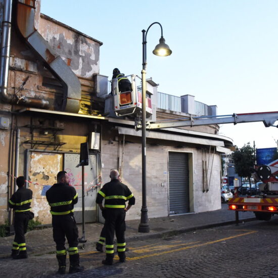 Edifici vulnerabili nei Campi Flegrei: duemila rischi nella zona rossa  

Prima operazione di prevenzione sismica in Italia: investimenti da mezzo miliardo  

Progetti per la sicurezza degli edifici pubblici e del territorio flegreo  

Sgomberi nei Campi Flegrei: affrontare la burocrazia e garantire assistenza