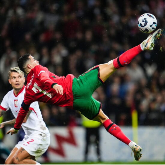 Cristiano Ronaldo segna un gol spettacolare in rovesciata contro la Polonia