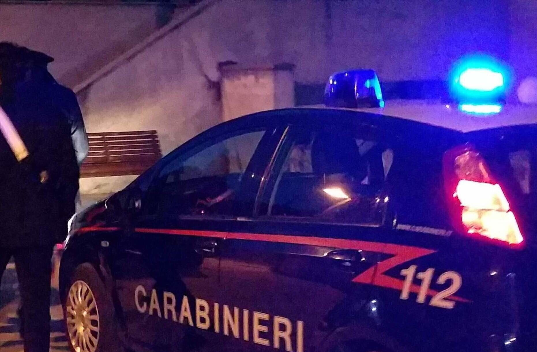 Rinchiusa in cantina dai familiari: una donna di 48 anni salvata dai carabinieri