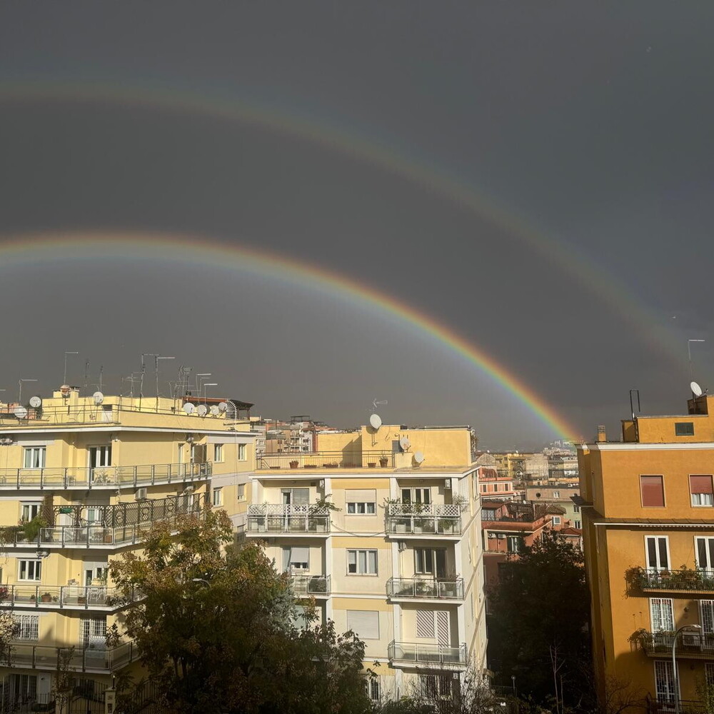 Arcobaleno a Roma: la magia di un buongiorno il giorno dell'Immacolata