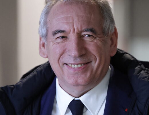 La Francia presenta il nuovo governo di Bayrou: elenco dei ministri e sfide future