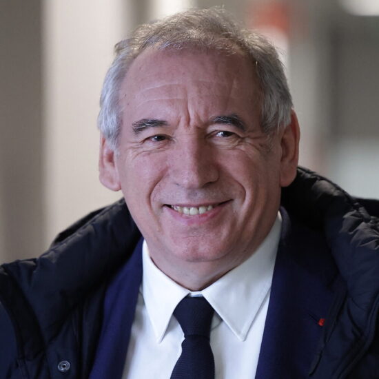 La Francia presenta il nuovo governo di Bayrou: elenco dei ministri e sfide future