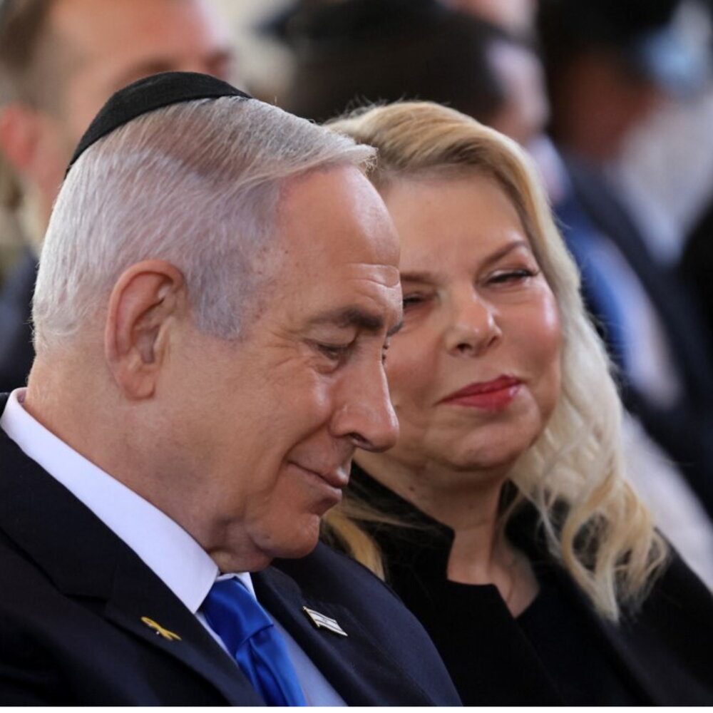 Sara Netanyahu accusata di intimidazione a testimoni nel caso di corruzione del marito