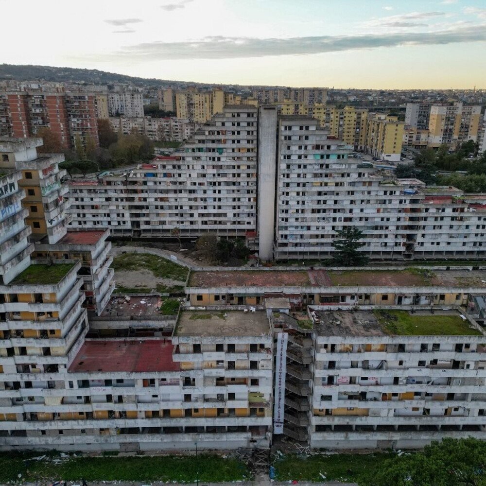 Le famiglie abbandonano le Vele di Scampia: sgomberate tutte le abitazioni