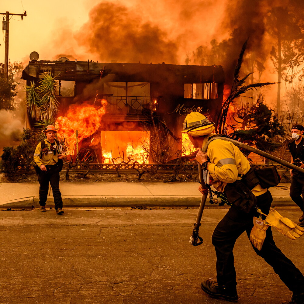 Fiamme a Hollywood: evacuazioni tra le star mentre devastano Los Angeles