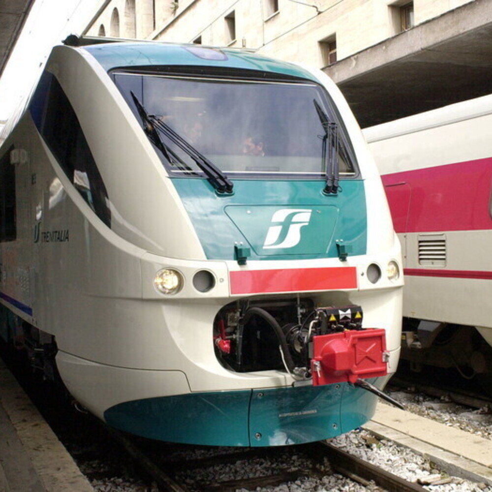 Tragedia sfiorata a San Donà di Piave, uomo salvato da treno rannicchiato sui binari