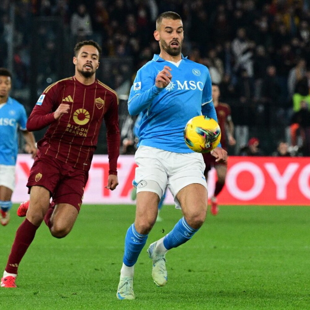 Il pareggio tra Roma e Napoli regala punti all'Inter: 1-1 al 92' con Angelino