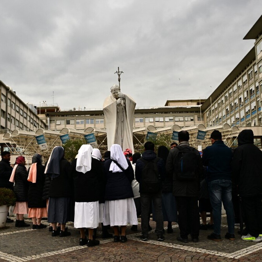 Papa Francesco in condizioni stabili, buona risposta a ossigenoterapia e ventilazione meccanica