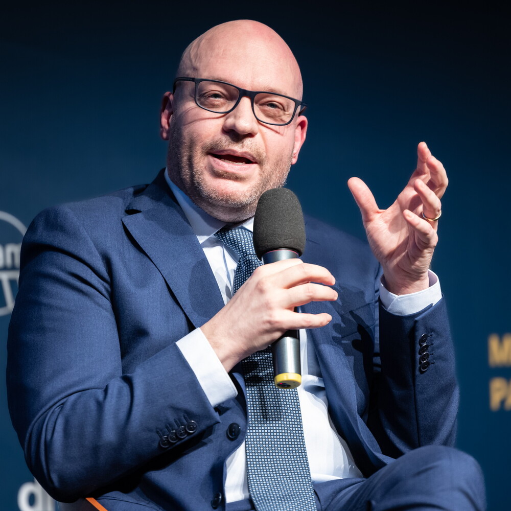 Fontana sottolinea l'importanza della dignità e della sicurezza nel lavoro