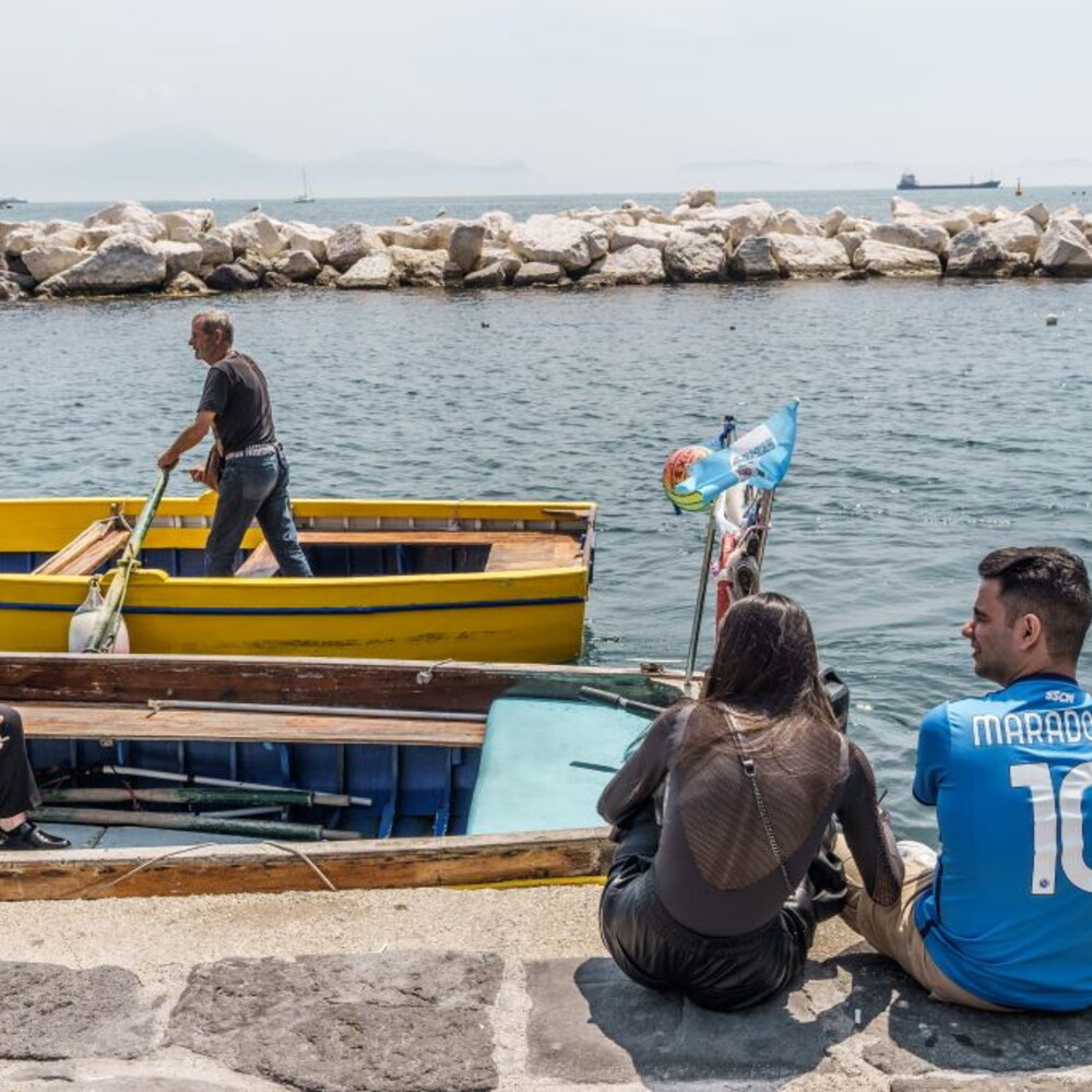 Strani lavori a Napoli: dai taxi a 5 euro alle sigarette a domicilio
