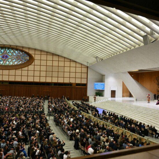Il Papa invita i giornalisti a disarmare le parole per una comunicazione di pace