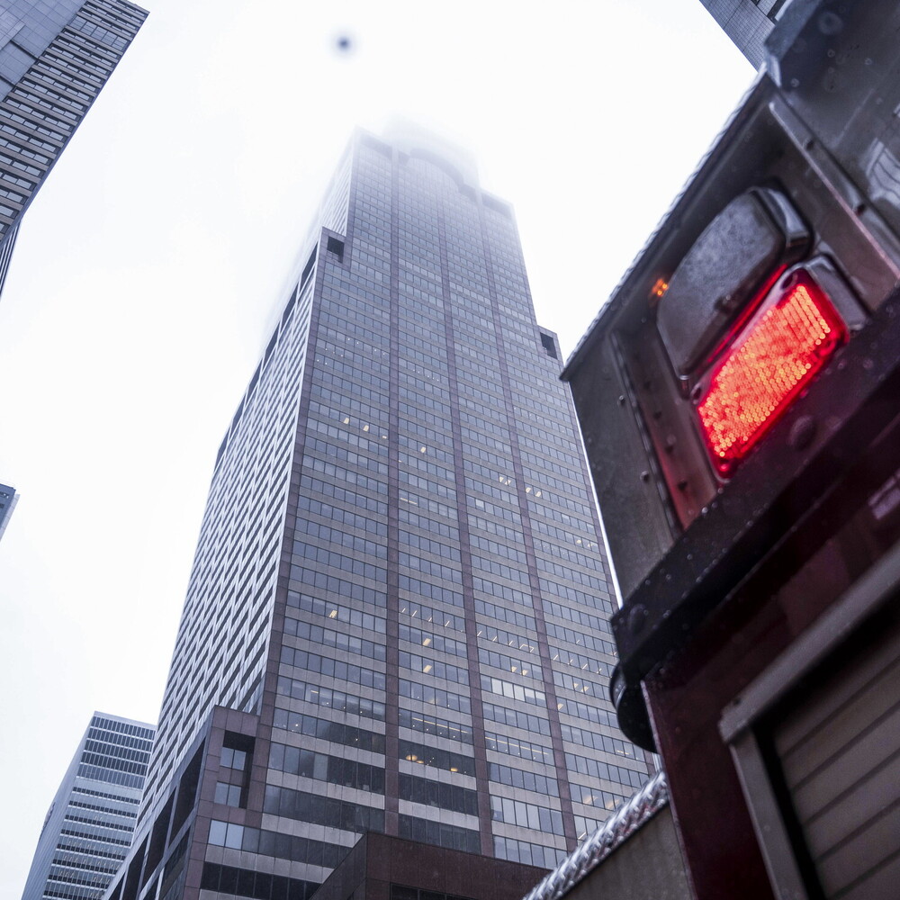 Un italiano sequestrato e torturato a Manhattan: l’incubo di un turista a New York
Chi è il presunto sequestratore di un italiano torturato a Manhattan
Le terribili torture subite dal giovane italiano a New York
Trappola di una gang di criptovalute: il caso dell’italiano a Manhattan