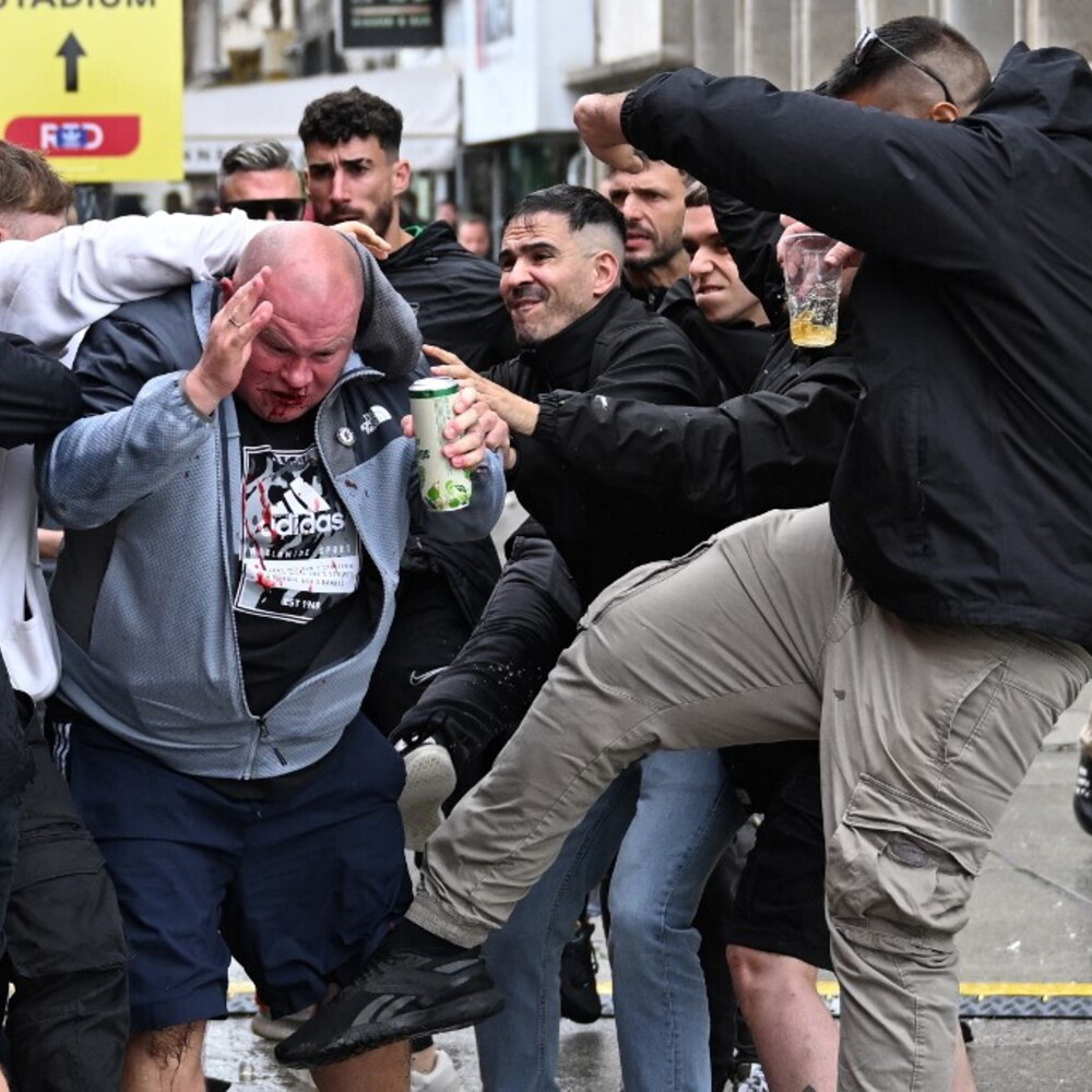 Scontri a Breslavia tra tifosi di Chelsea e Betis prima della finale di Conference League
H2: Violenti scontri tra tifosi a Breslavia prima della finale di Conference