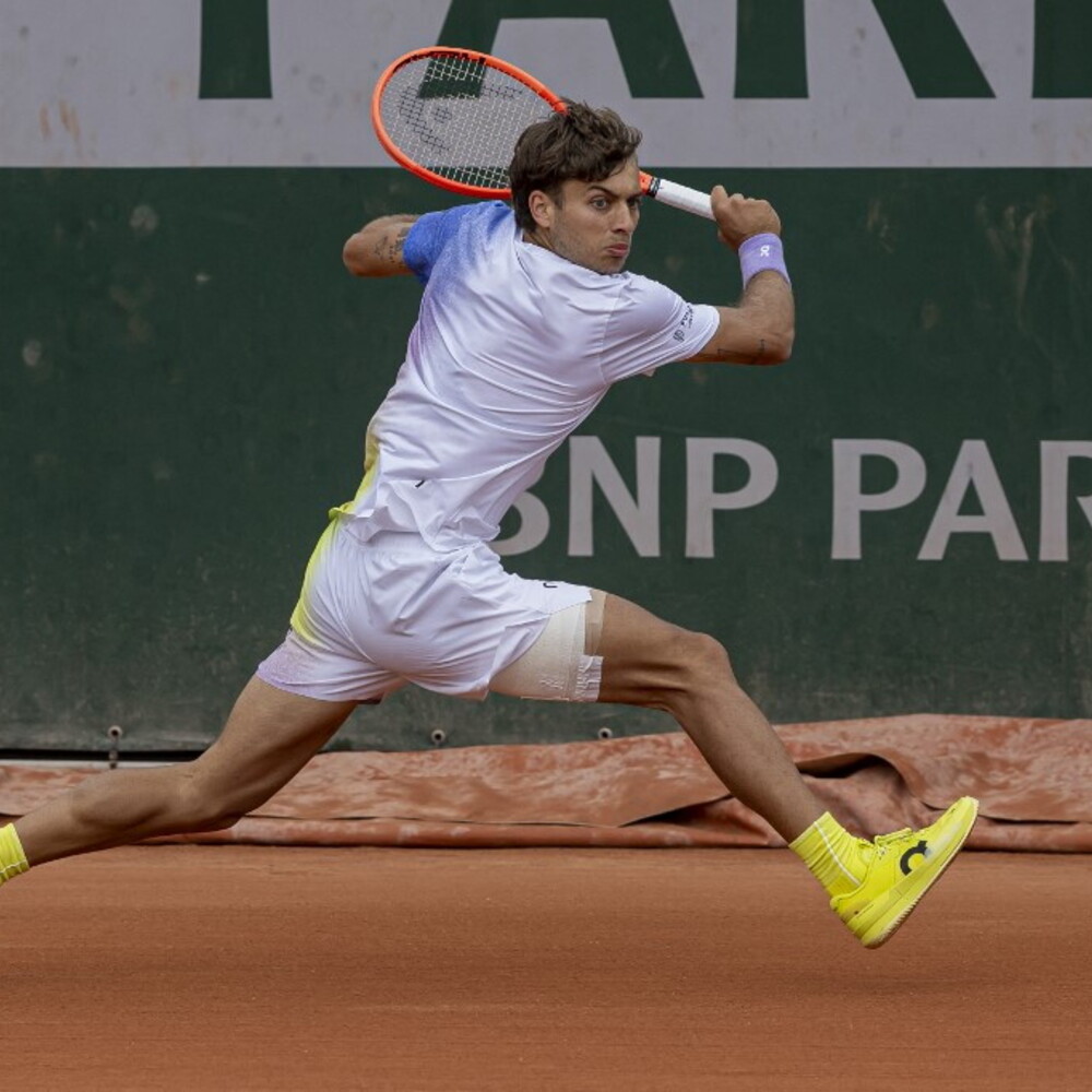 Flavio Cobolli batte Matteo Arnaldi al Roland Garros e vola al terzo turno contro Zverev