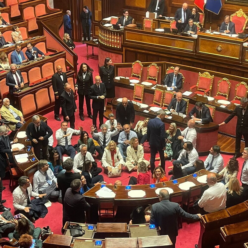Dl Sicurezza approvato al Senato tra proteste e caos: Meloni celebra, opposizioni in rivolta