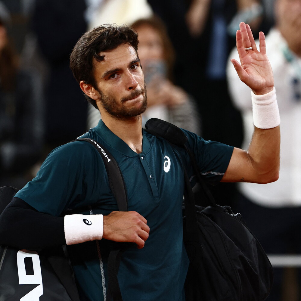 Musetti si ritira al quarto set contro Alcaraz per infortunio, lo spagnolo in finale a Roland Garros