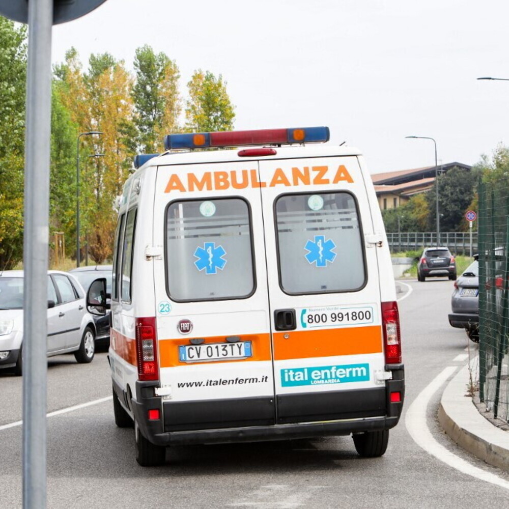 Trentino, tre motociclisti morti in due incidenti stradali: scontro frontale e sorpasso fallito