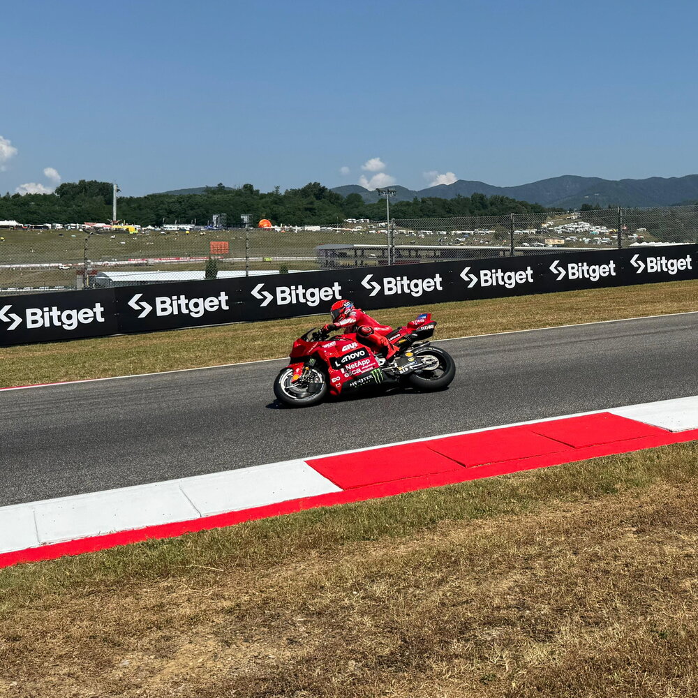 Ducati MotoGP: il casco digitale rivoluziona le prestazioni in pista con Lenovo