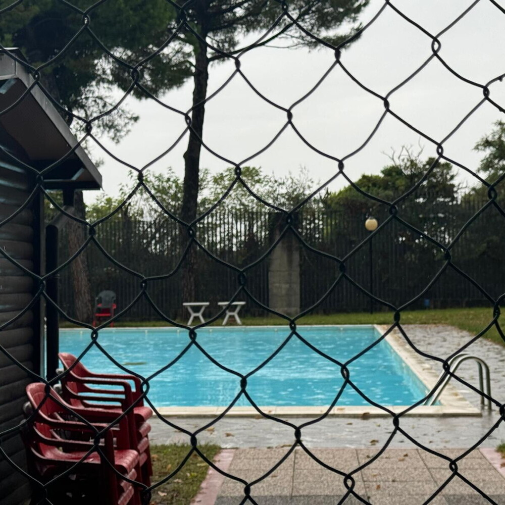 Bimbo annegato in piscina, trovato morto il bagnino indagato per il caso