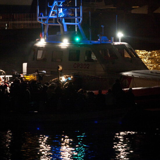 Recuperato senza vita un pescatore disperso a Taranto, ancora tre uomini mancanti nel Golfo