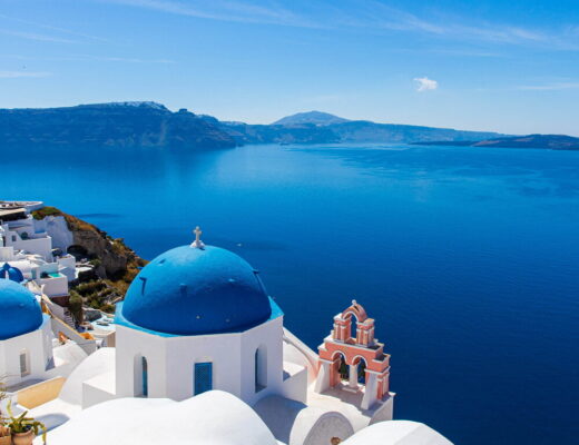 Crocieristi a Mykonos e Santorini: nuova tassa da 20 euro per regolare il turismo