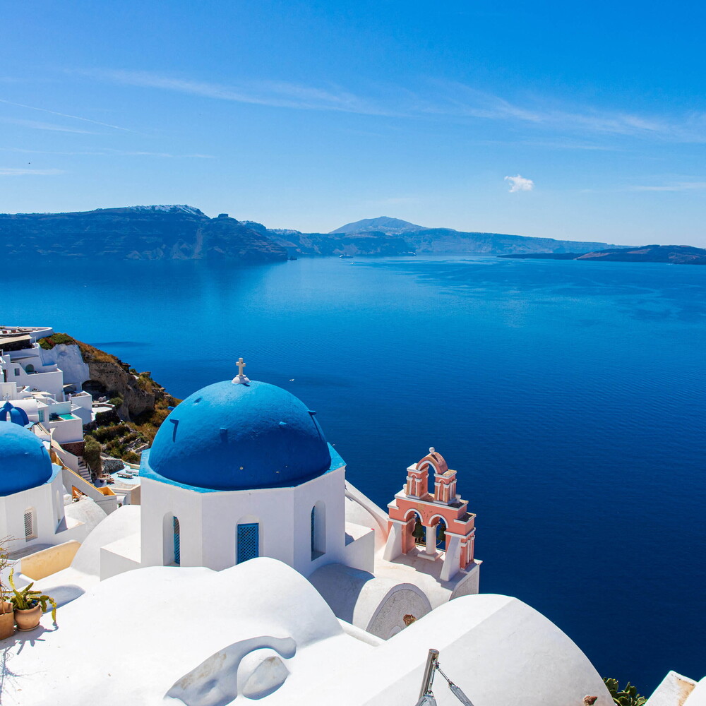 Crocieristi a Mykonos e Santorini: nuova tassa da 20 euro per regolare il turismo