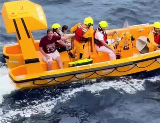 Padre si lancia dalla nave Disney per salvare la figlia caduta in mare: storia a lieto fine