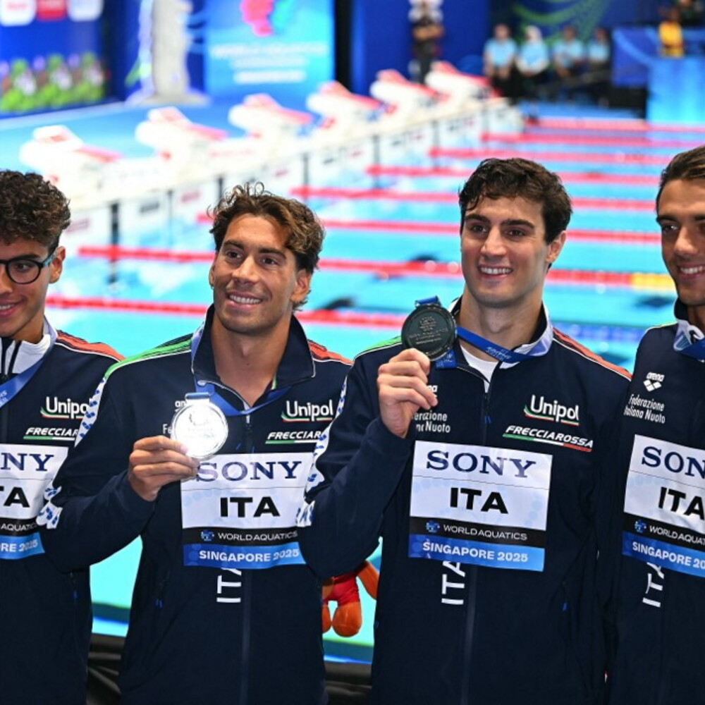 Mondiali di nuoto Singapore: Italia d'argento nella 4x100 stile libero con record italiano