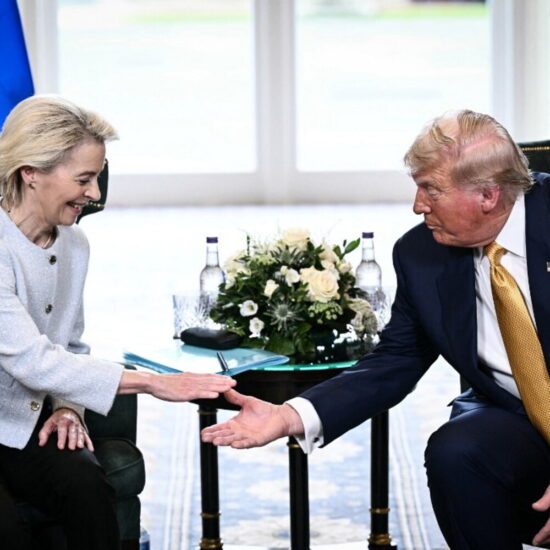 Accordo Europa-USA sui dazi: 15% generale con eccezioni per acciaio e alluminio