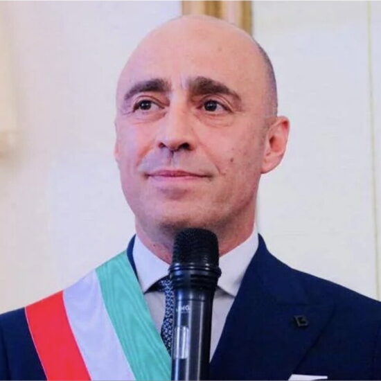 Dimissioni sindaco Bitetti dopo assedio ambientalisti anti-Ilva a Taranto, vertice a rischio