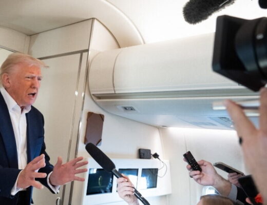 Agente Secret Service tenta di far imbarcare moglie sul volo di Trump in Scozia: reazioni e precedenti critiche