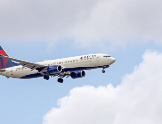 Turbolenza in volo Delta Airlines passeggeri feriti devia su Minneapolis