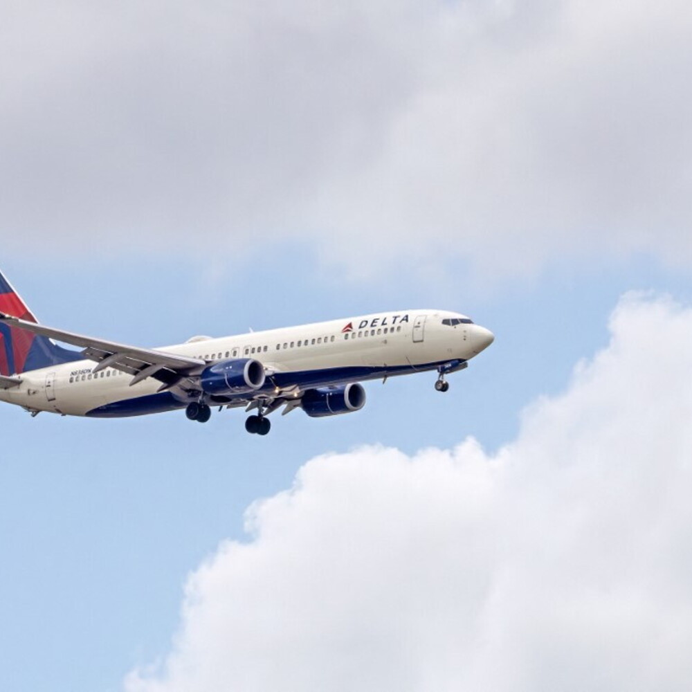 Turbolenza in volo Delta Airlines passeggeri feriti devia su Minneapolis