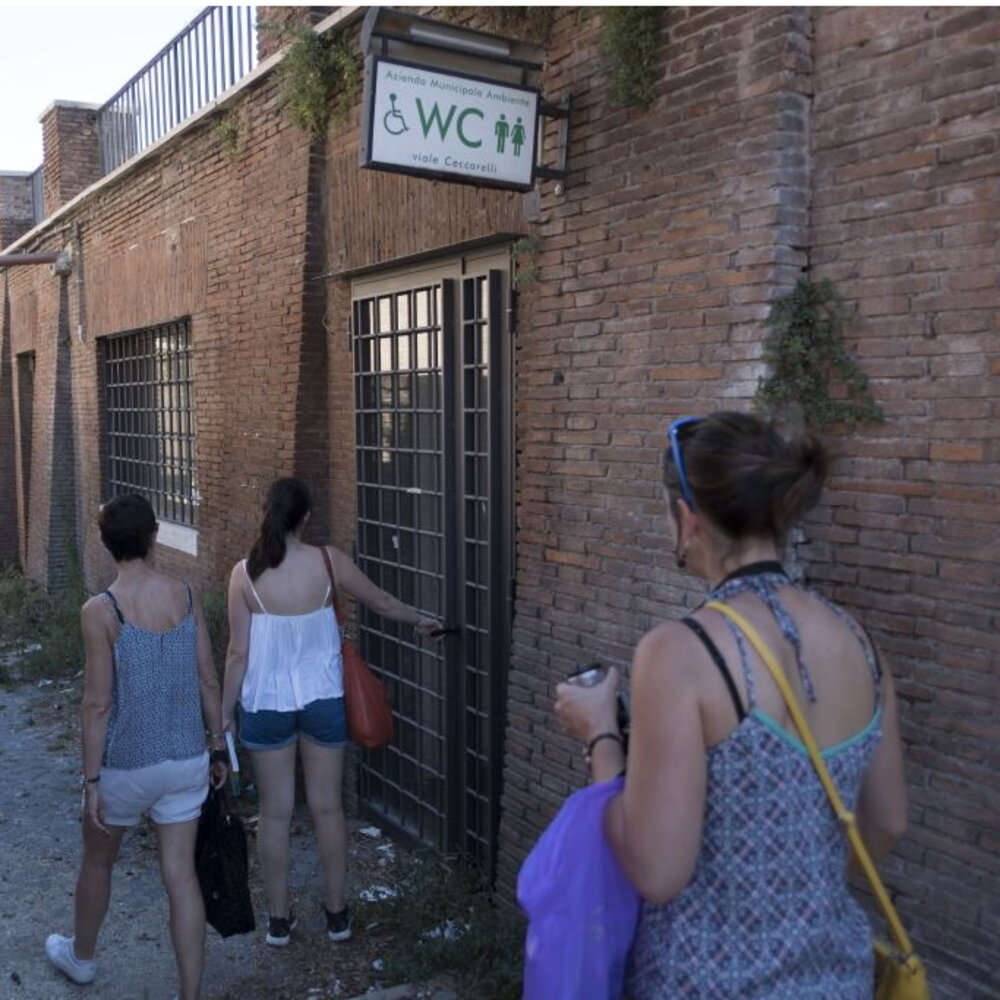 Crisi bagni pubblici Gran Bretagna: chiusi il 50% dai tagli e nessuno vuole essere lo zar