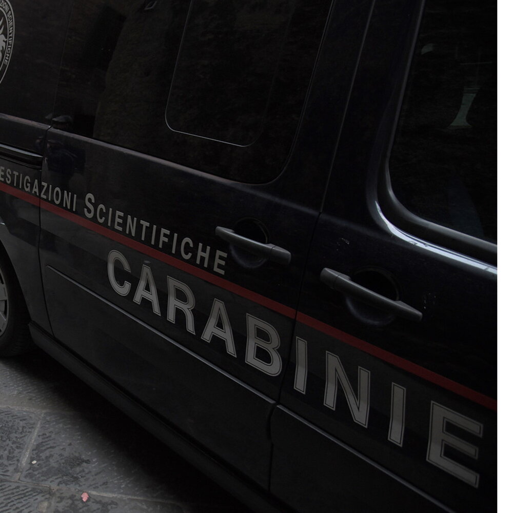 Donna trovata morta nella vasca da bagno: il Ris dei Carabinieri di Parma sul posto con il luminol
