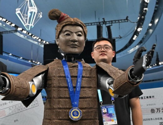 Guerrieri di Terracotta robot vincono medaglia d’oro danza ai Mondiali umanoidi Pechino
