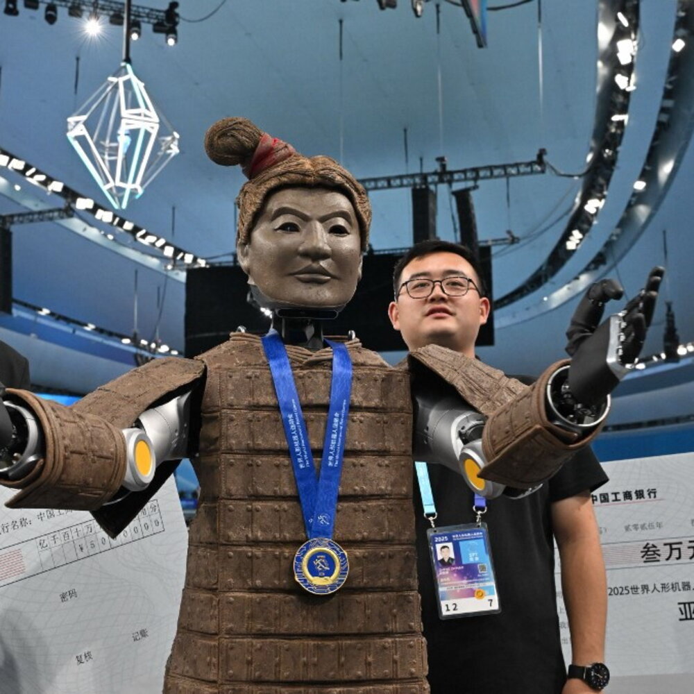 Guerrieri di Terracotta robot vincono medaglia d'oro danza ai Mondiali umanoidi Pechino