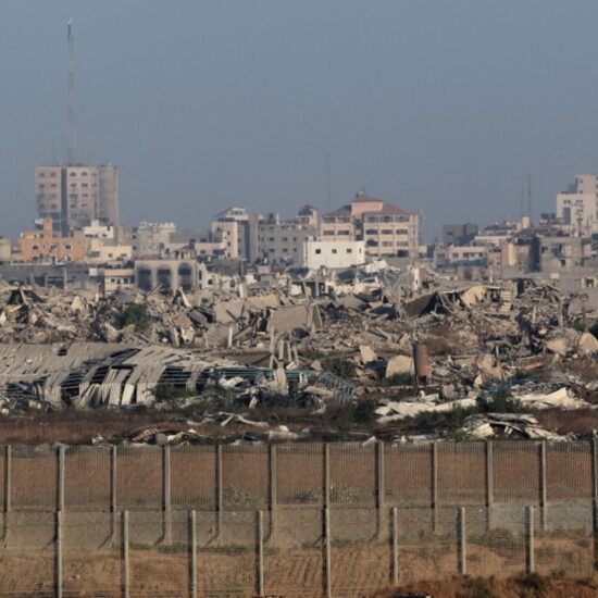 Intensificati attacchi a Gaza City: oltre 40 morti e soldati israeliani dispersi