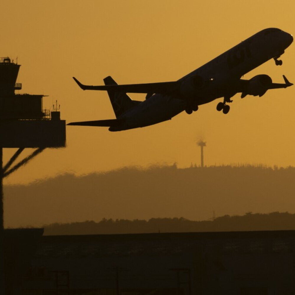 Aeroporto di Copenhagen chiuso per droni: voli cancellati e dirottati