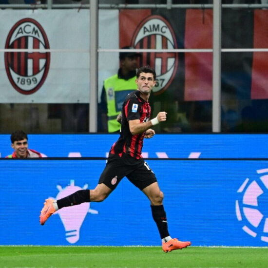 Milan batte Napoli 2-1 a San Siro e raggiunge la vetta della classifica